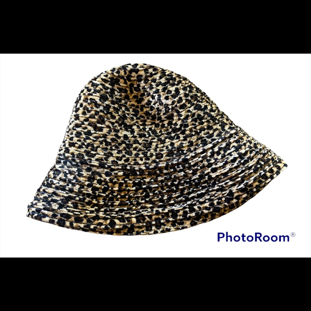 VINTAGE Chenille Animal Print Bucket Hat